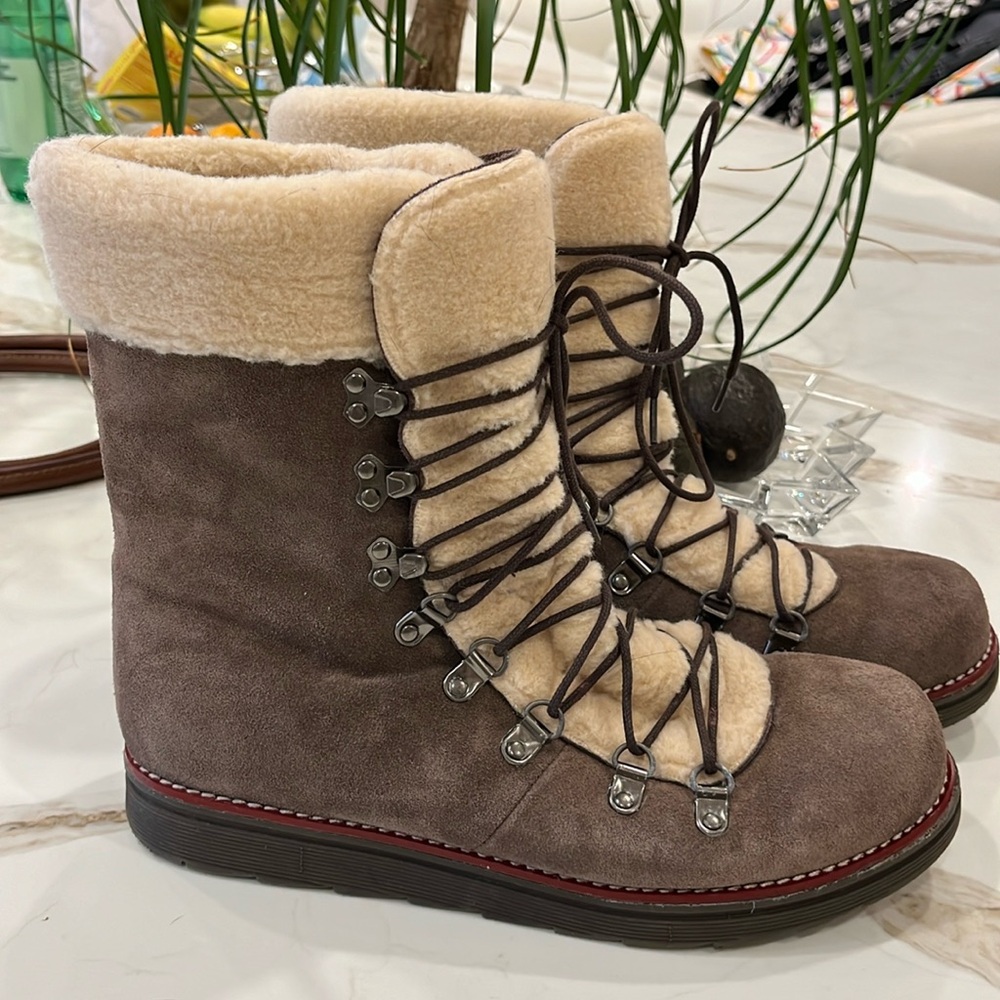 EUC Royal Canadian buckskin suede lace up faux shearling lined 9” tall boot